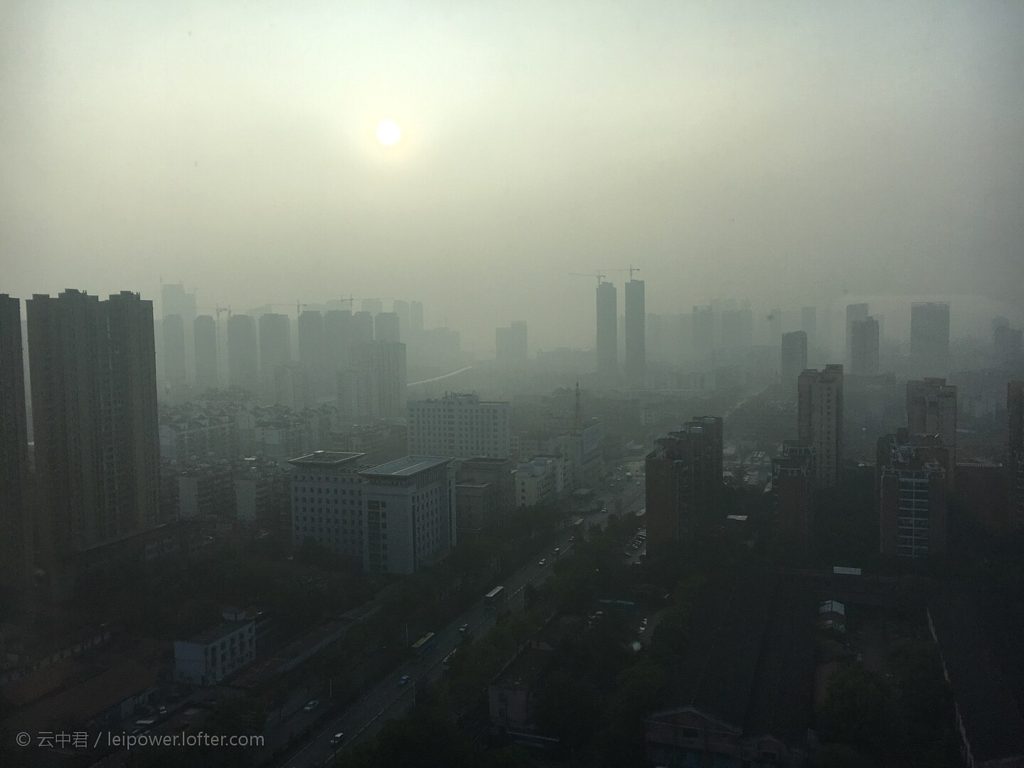 Smog above the city of Wuhan indicates dark future of mobility